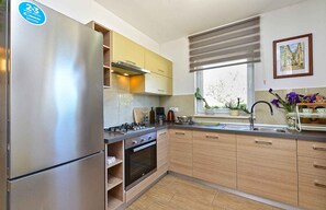 Private kitchen - Holiday home with swimming pool in a Mediterranean setting (Ližnjan)