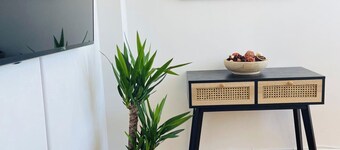 Apartment Sleeps 4 - WiFi, Close to Football Club