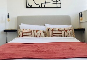 Unclassified image, 2 of 14, button