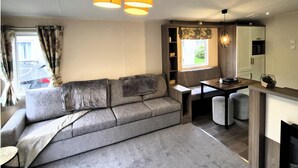Living area - Homely Caravan in Skegness - Sleeps 6 (Skegness)