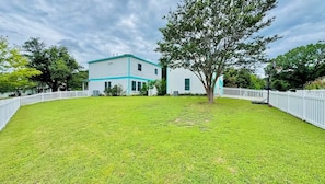 Unclassified image, 4 of 62, button - Witte Manor - Spacious 4BR Retreat (Kyle)