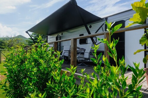 Eco friendly, cozy beach camper with AC @Atelier Anamú in Yabucoa,