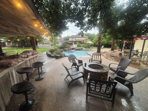 Outdoor dining - This is 1 of 3 suites on this 5 1/2 acre private resort. Amenities are shared. (Spring)