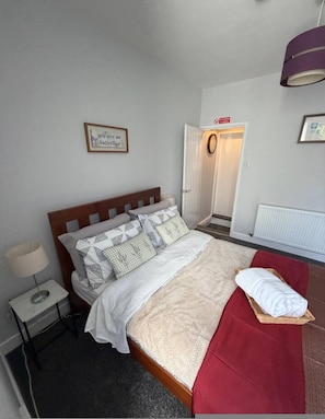 Unclassified image, 4 of 11, button - The Landmark Comfy 2BR 2bath Home Sleeps 5 in Rugby (Rugby)