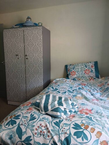 Dumfries 2BR Apartment Free Parking Near Robert Burns Centre
