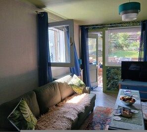 Room - Devorgilla View - Bright Spacious 2 Bed Apartment (Dumfries)