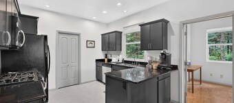 Creekside Inn- sleeps 6, pets ok-  perfect private getaway