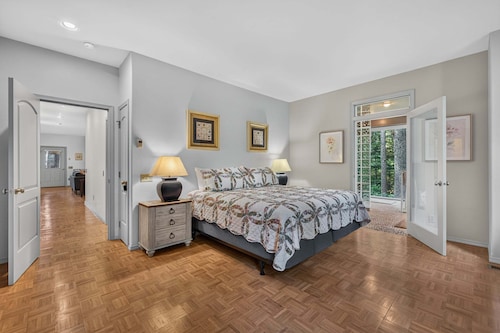 Creekside Inn- sleeps 6, pets ok-  perfect private getaway
