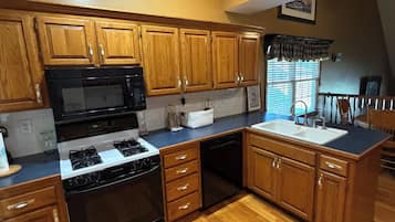 Coffee/tea maker, fridge, microwave, oven