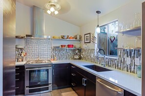 A modern kitchen with a built-in oven, a sink, and a stove. - Cozy 2-bedroom house in peaceful Park City with AC (Park City)