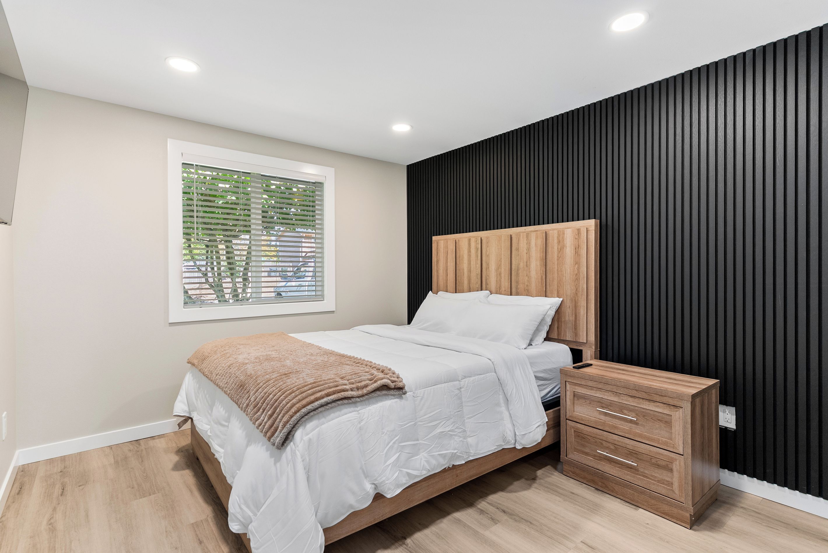 3 bedrooms, iron/ironing board, WiFi (free), bed sheets