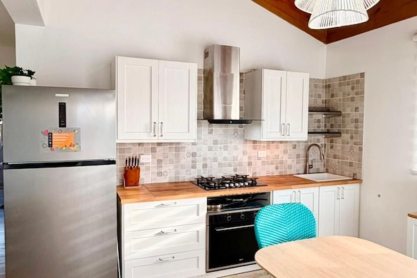Full-size fridge, cookware/dishes/utensils