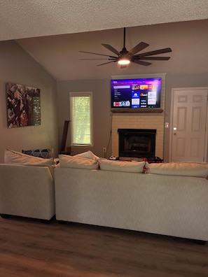 Smart TV, fireplace