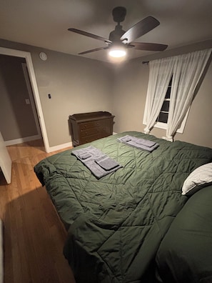 3 chambres, fer et planche à repasser, Wi-Fi, draps fournis
