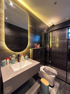 Bathroom - 3 bedroom apartment with roof and terrace stylish and modern (Irbid)