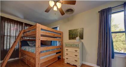 Spacious 4-bedroom house in historic downtown Brenham