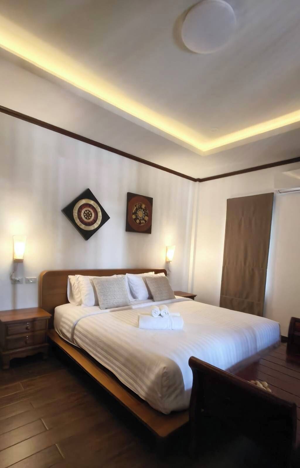 Deluxe Room, Garden View | In-room safe, laptop workspace, blackout drapes, WiFi (free)