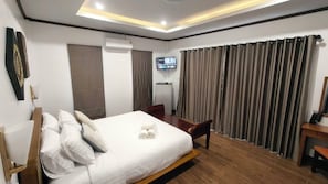 Deluxe Room, Garden View | In-room safe, laptop workspace, blackout drapes, WiFi (free) - Ladda Garden Home  (Muang)