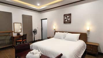 Deluxe Room, Garden View | In-room safe, laptop workspace, blackout drapes, WiFi (free)