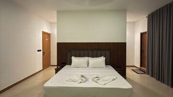 Superior Studio Suite, Balcony, Courtyard View | Desk, laptop workspace, WiFi (free)