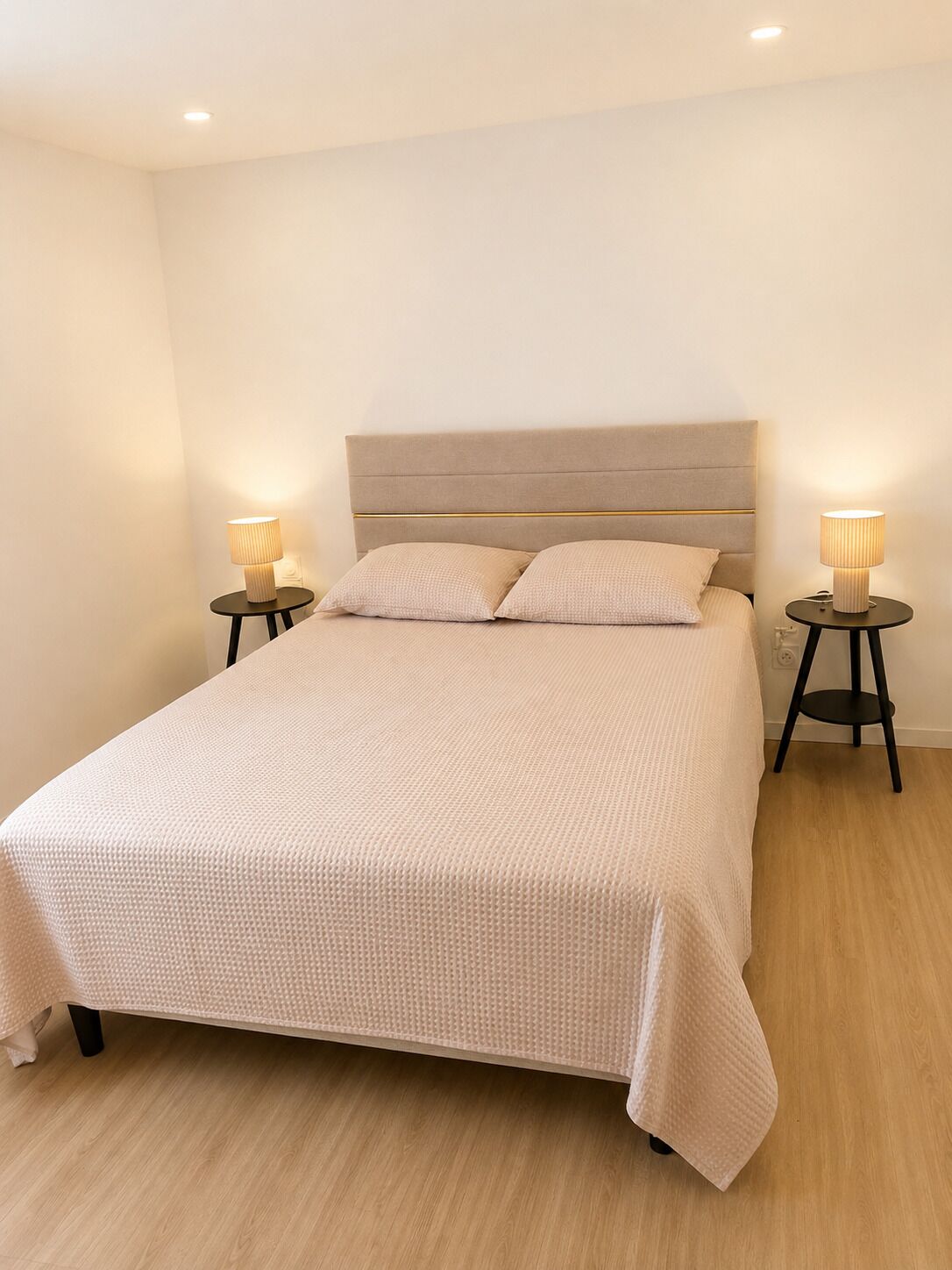 3 bedrooms, bed sheets