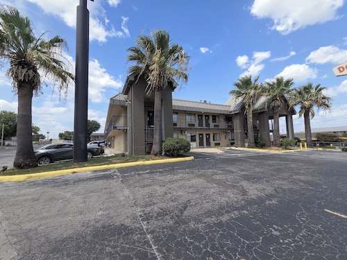 Everstay Suites Lackland