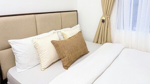 Iron/ironing board, WiFi, bed sheets