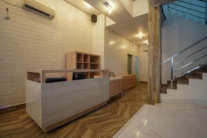 Ảnh chưa phân loại, 2 trong số 32 ảnh, nút