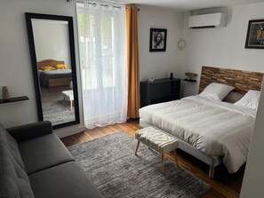 Iron/ironing board, WiFi (free), bed sheets - Vrbo Property (Marsais)