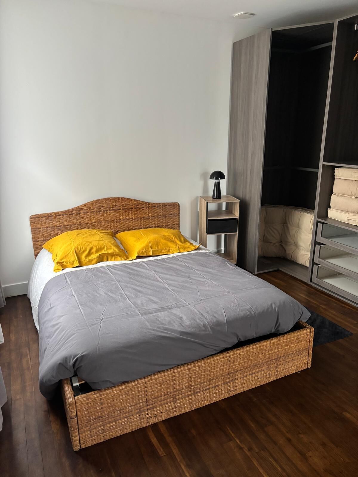 1 slaapkamer, een strijkplank/strijkijzer, gratis wifi, beddengoed