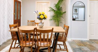 Modern, cozy and comfortable home in a prime Frankston location.