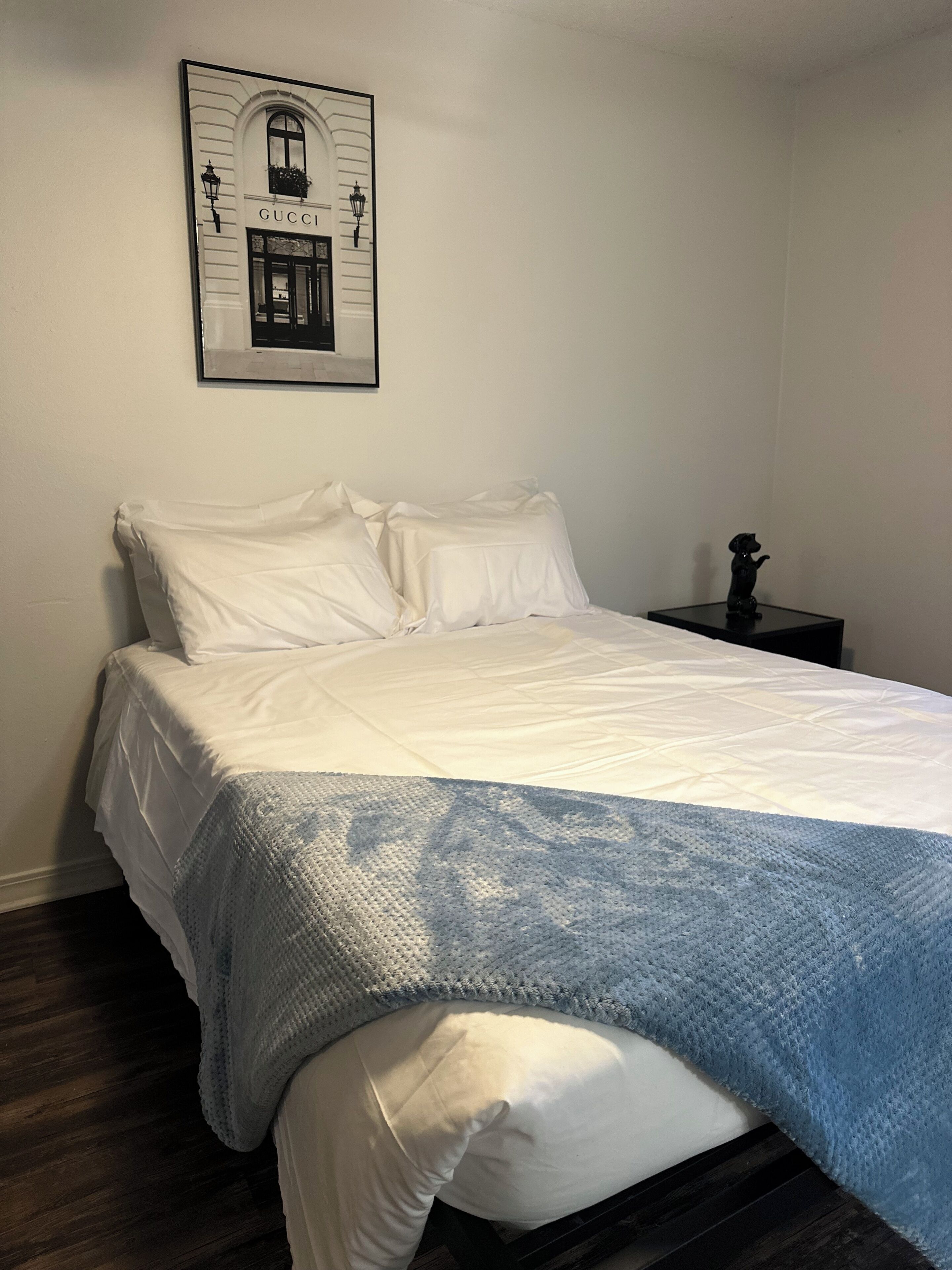 4 chambres, fer et planche à repasser, accès au Wi-Fi (inclus)