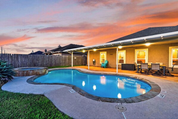 Pool - Private Pool + Spa + Fenced Backyard • Near North Padre Island | Graceland (Corpus Christi)