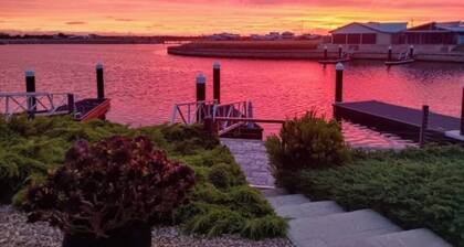 Private Waterfront Retreat w Boat Ramp.
Beach around the Corner.