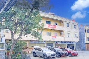 House | Exterior - Cozy Double Escape W/ Free Wifi and Parking (Bandar Lampung)