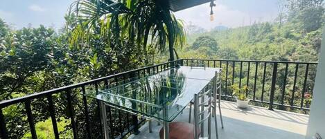 Deluxe Suite, Balcony, Mountain View | Outdoor dining