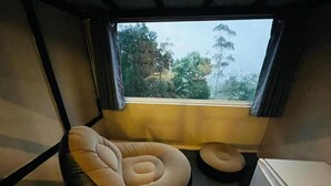 Deluxe Suite, Balcony, Mountain View | Interior
