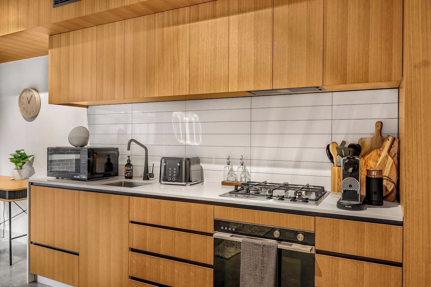 Coffee/tea maker, fridge, microwave, oven