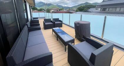 A Modern Japanese-Style Villa with a View of Mount Fuji Right Before Your Eyes | Includes a BBQ and Sauna, plus a Bath for 10 People | Accommodates up to 16 Guests
