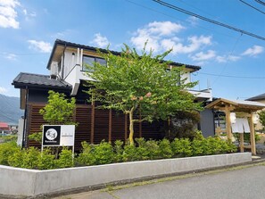 Exterior - Vrbo Property (山梨県)