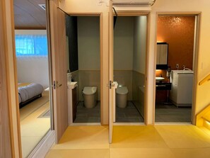 Hair dryer, towels, soap, shampoo - Vrbo Property (山梨県)