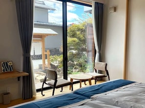 Free WiFi, bed sheets - A Modern Japanese-Style Villa with a View of Mount Fuji Right Before Your Eyes | Includes a BBQ and Sauna, plus a Bath for 10 People | Accommodates up to 16 Guests (山梨県)