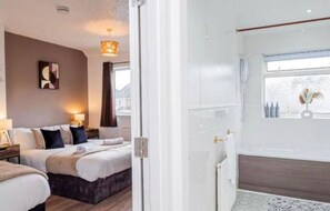 Room - Stylish 3BR Home Near NEC, BHX, HS2 & JLR (West Midlands)