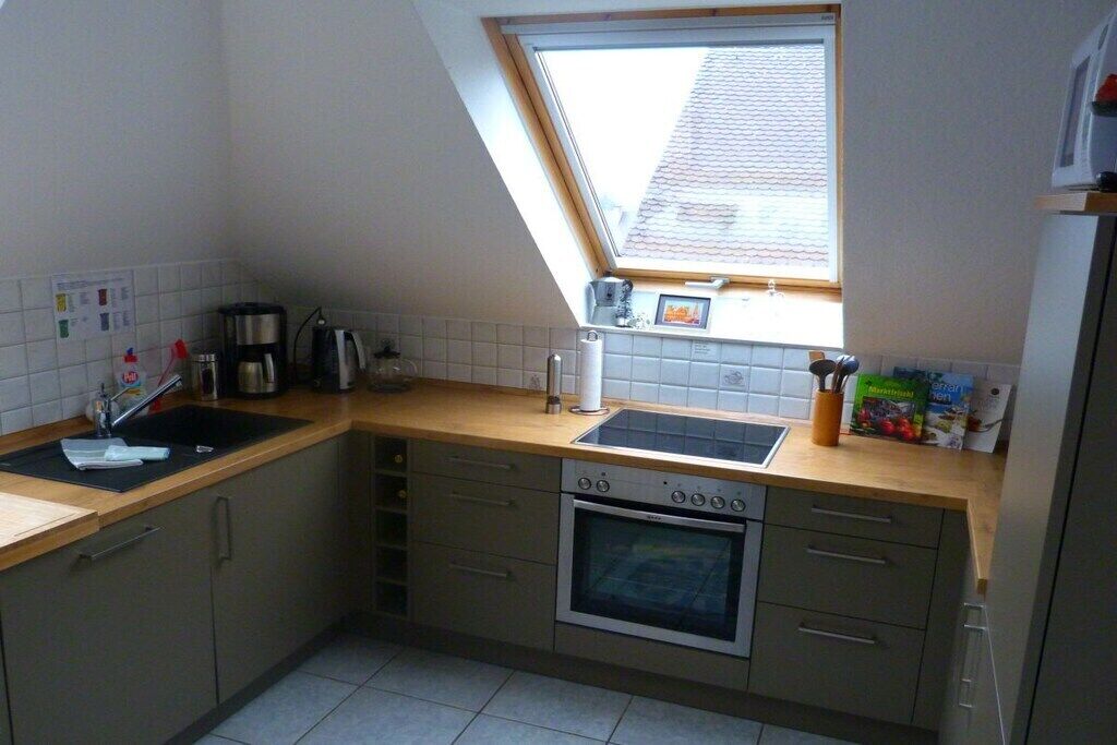 Een koelkast, een magnetron