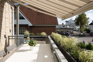 Outdoor dining - Captain's Quarters 2 (Dahme)
