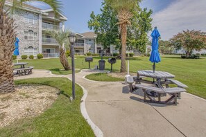 Outdoor dining - 6 Pools, Golf Course! Myrtle Beach Family Condo (Myrtle Beach)