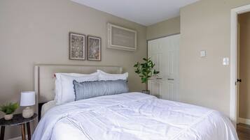 2 habitaciones, tabla de planchar con plancha, wifi y ropa de cama