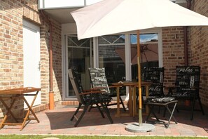 Outdoor dining - Lütje Möv Comfortable holiday residence (Norddeich)