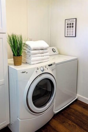 Fresh towels waiting for you, plus a full-size washer and dryer so packing light is always an option. - 5 Min to Parkview, Attached Garage & Office (Fort Wayne)