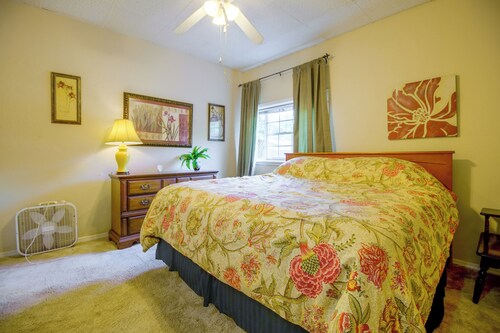 Easy Access to UAFS & Downtown! Cozy Apt w/ Patio